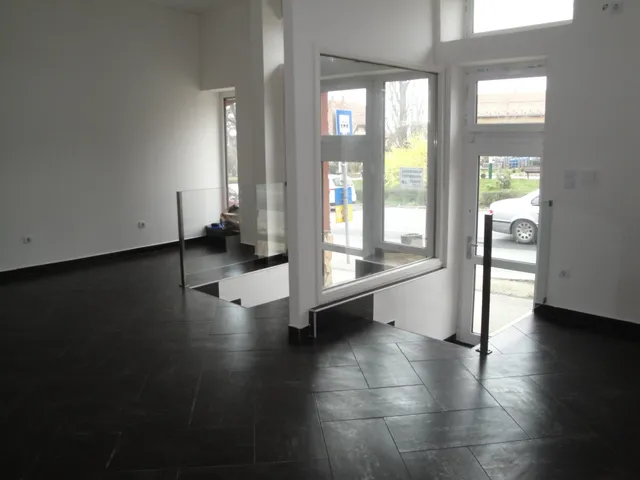 Kiadó kereskedelmi és ipari ingatlan Budakeszi, Virágvölgy, Fő utca 50 nm