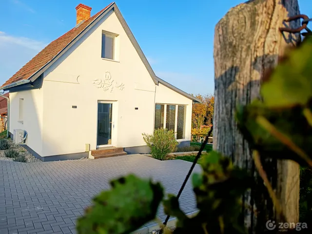 Kiadó ház Balatonkeresztúr 70 nm