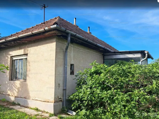 Eladó telek Balatonendréd 2300 nm
