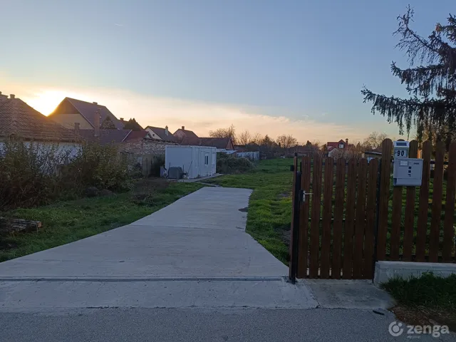 Kiadó kereskedelmi és ipari ingatlan Szolnok, Szandaszőlős 20 nm