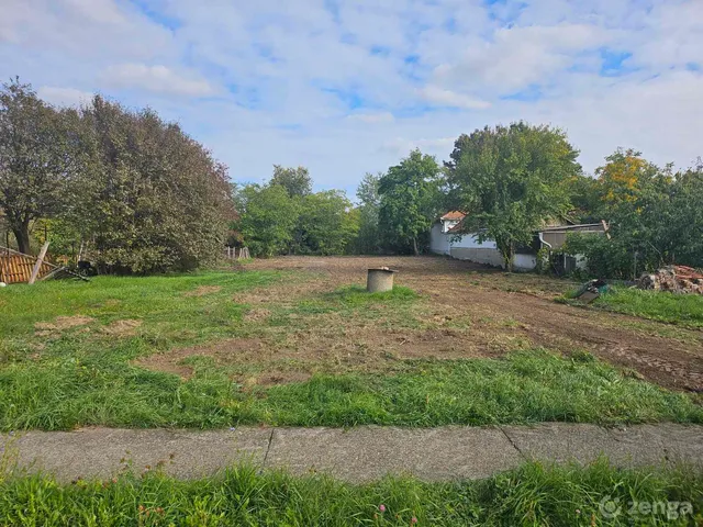 Eladó telek Jászárokszállás 960 nm