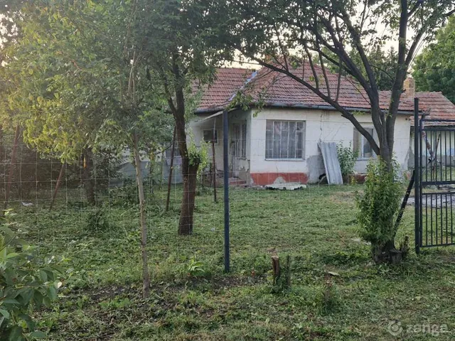 Kiadó kereskedelmi és ipari ingatlan Jászárokszállás 80 nm