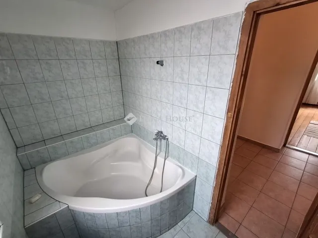 Eladó lakás Budapest XV. kerület 72 nm