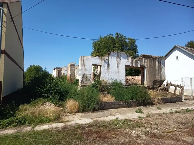 Eladó telek Kunhegyes 733 nm