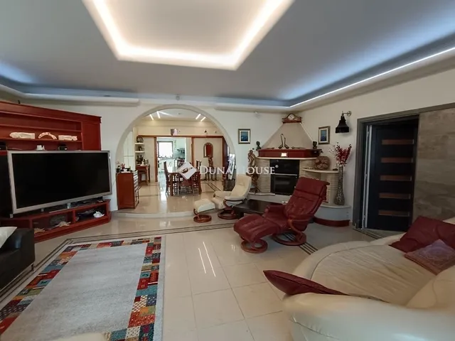 Eladó ház Budapest XV. kerület 350 nm