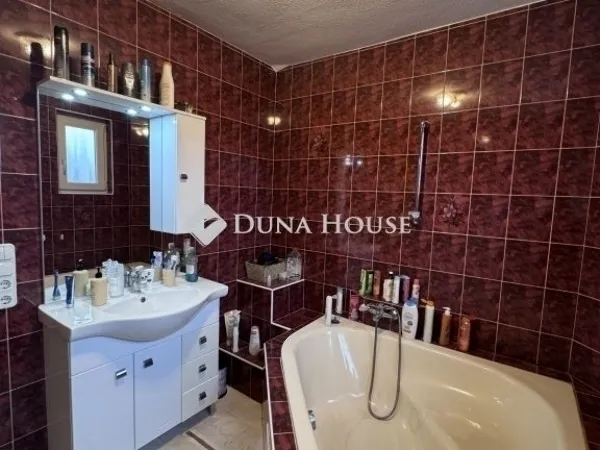 Eladó ház Vecsés 211 nm