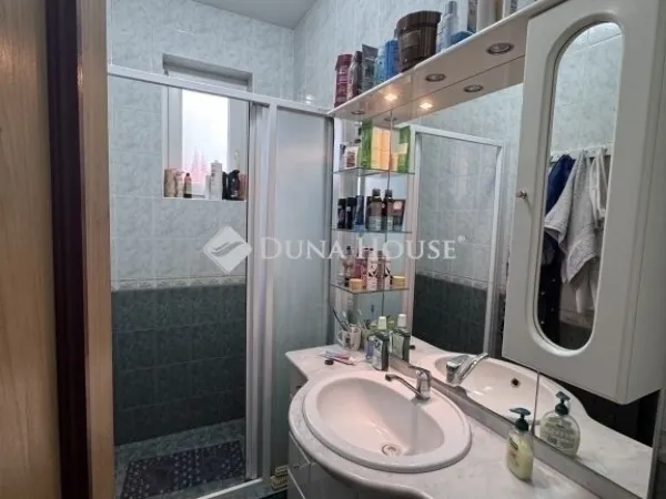 Eladó ház Vecsés 211 nm