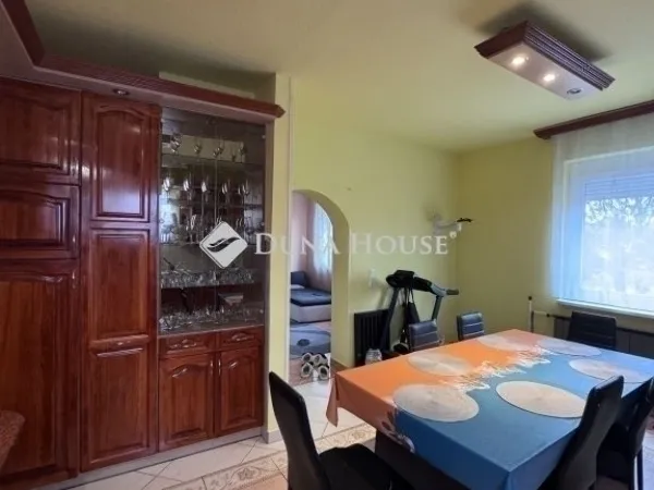 Eladó ház Vecsés 211 nm