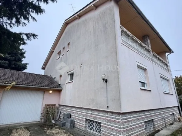 Eladó ház Vecsés 211 nm