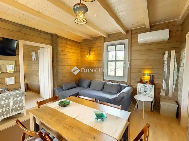 Eladó kereskedelmi és ipari ingatlan Cegléd 300 nm