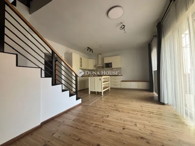 Eladó lakás Üllő 72 nm