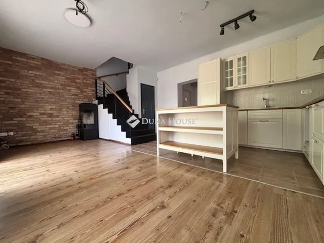 Eladó lakás Üllő 72 nm