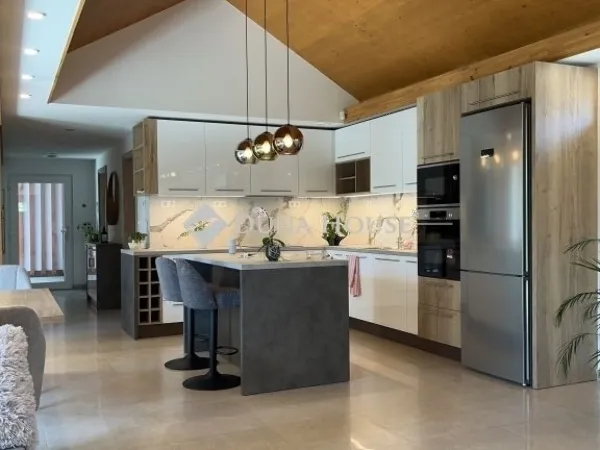 Eladó ház Ócsa 205 nm