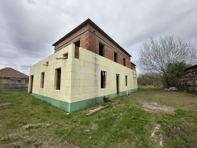 Eladó ház Albertirsa 369 nm