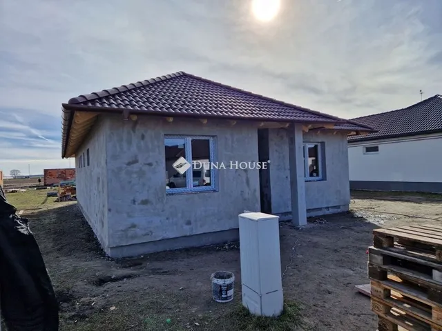 Eladó ház Monor 111 nm