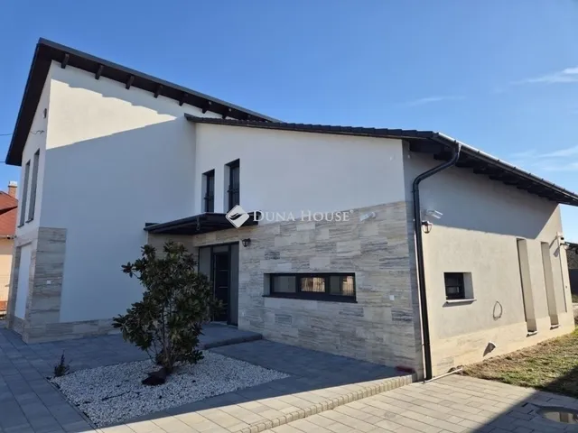 Eladó ház Vecsés 242 nm