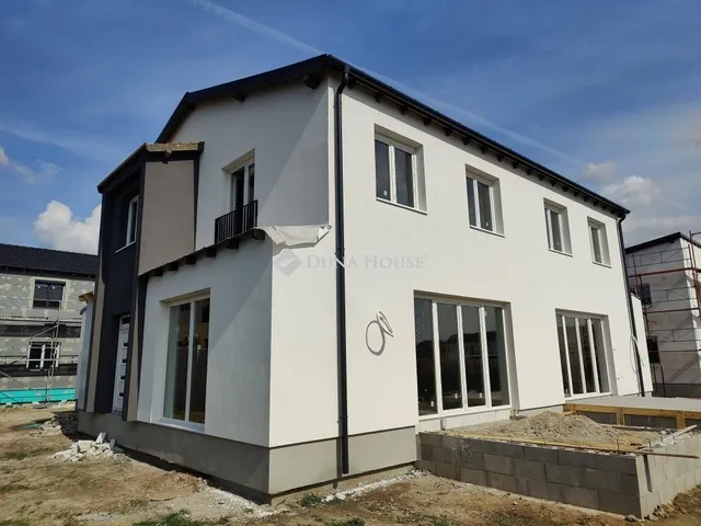 Eladó ház Budapest XVIII. kerület, Almáskert 150 nm