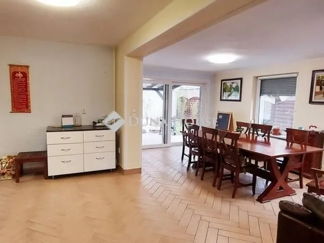 Eladó ház Budapest XVIII. kerület, Szemeretelep 220 nm