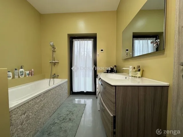 Eladó ház Budapest XVII. kerület 247 nm