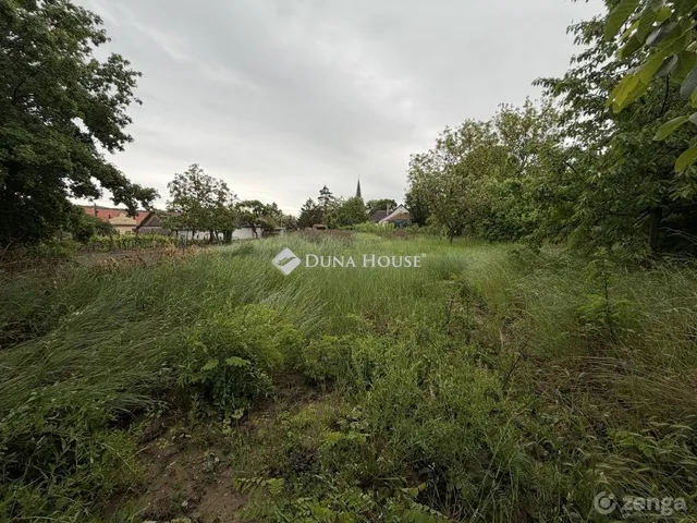 Eladó telek Kosd 698 nm