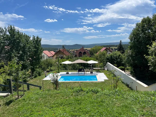 Kiadó ház Pilisborosjenő 167 nm