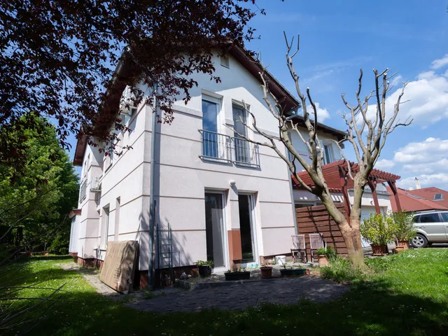 Eladó lakás Biatorbágy 183 nm