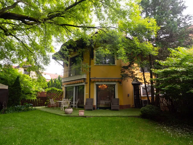 Eladó ház Budapest II. kerület, Máriaremete 280 nm