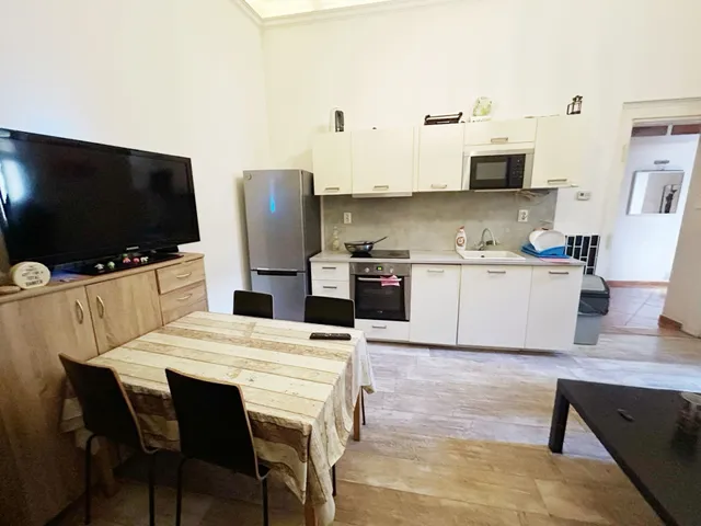 Eladó lakás Budapest VI. kerület 75 nm