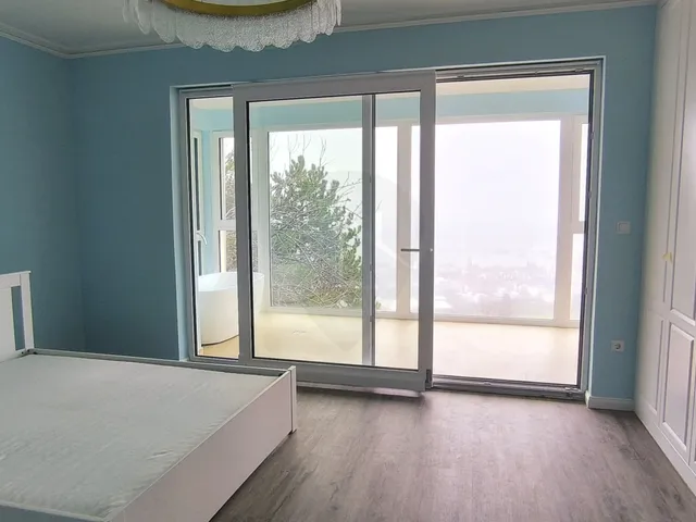 Eladó ház Budapest III. kerület, Táborhegy 450 nm