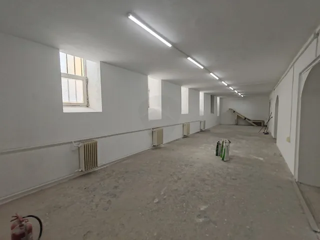 Eladó kereskedelmi és ipari ingatlan Budapest X. kerület, Ligettelek 201 nm