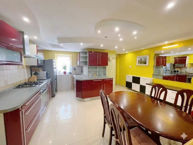 Eladó ház Budapest X. kerület, Óhegy 200 nm