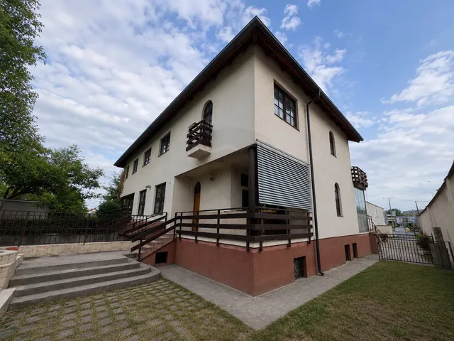Eladó ház Budapest III. kerület, Csillaghegy 170 nm