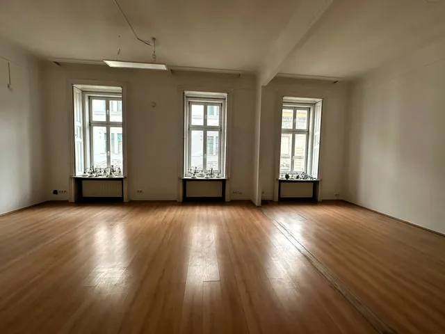 Kiadó kereskedelmi és ipari ingatlan Budapest V. kerület, Belváros 120 nm