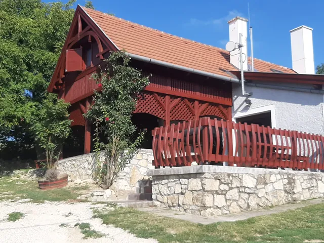 Eladó üdülő és hétvégi ház Balatoncsicsó 110 nm