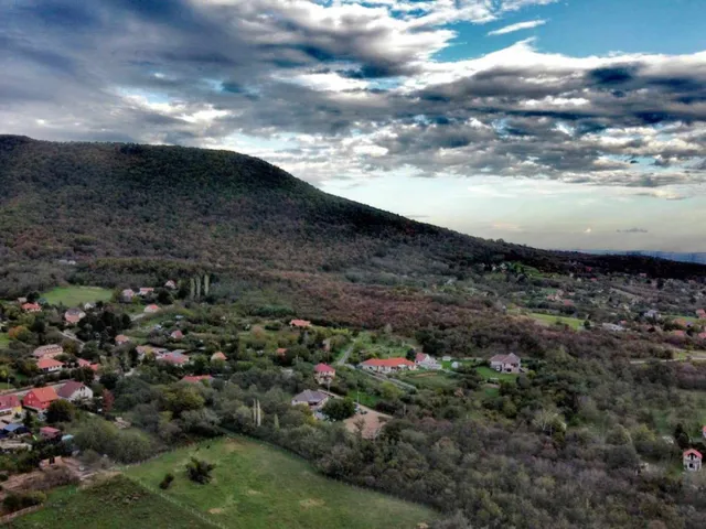 Eladó telek Kővágószőlős 950 nm