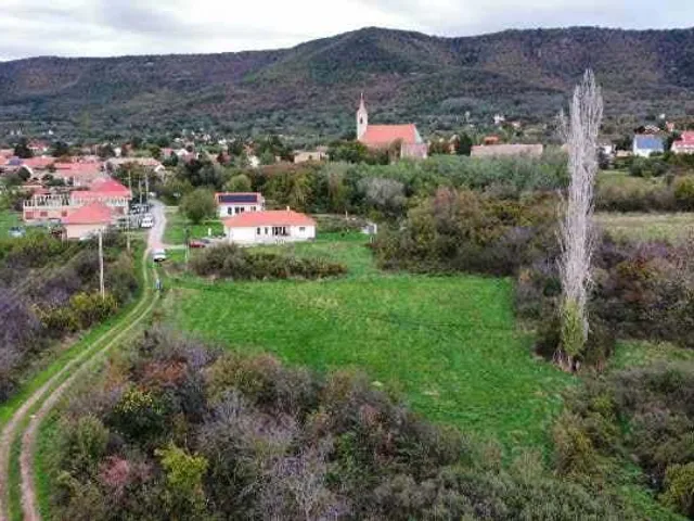 Eladó telek Kővágószőlős 950 nm
