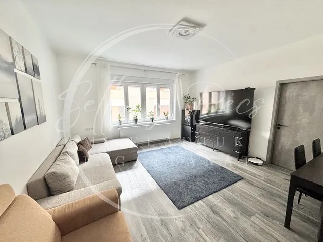 Eladó lakás Pécs, Belváros 102 nm