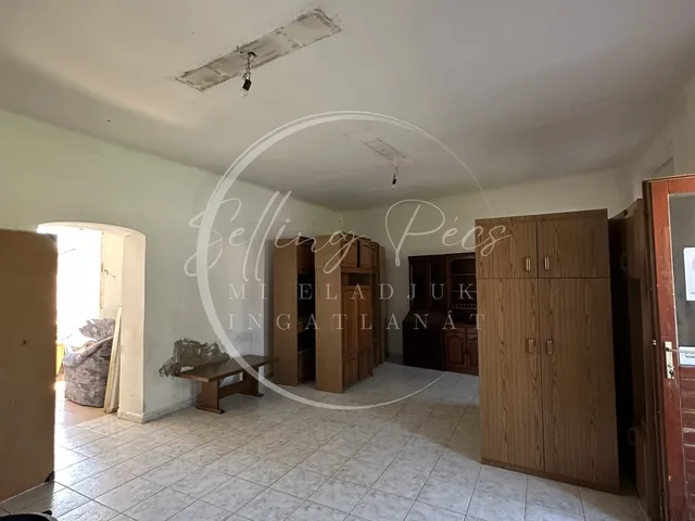 Kiadó kereskedelmi és ipari ingatlan Pécs, Rácváros 50 nm