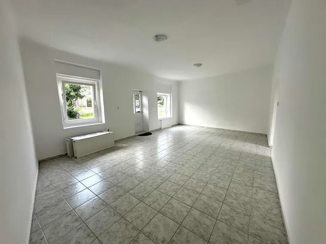 Kiadó kereskedelmi és ipari ingatlan Pécs, Rácváros, Rácvárosi 50 nm