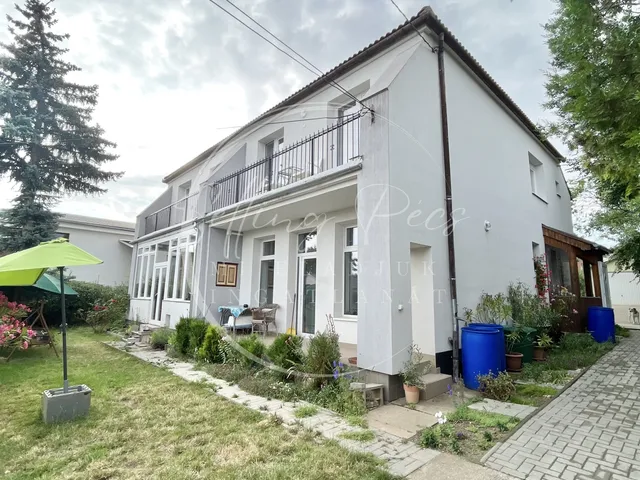 Eladó ház Pécs, Rácváros 260 nm