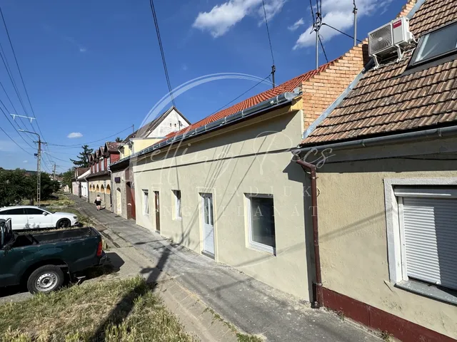 Eladó kereskedelmi és ipari ingatlan Pécs, Rácváros 34 nm