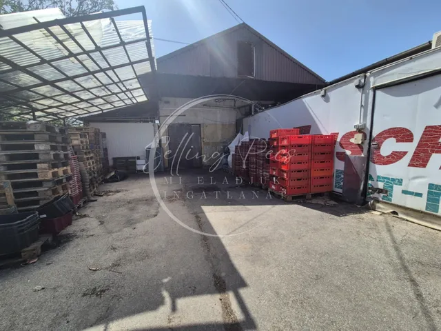 Eladó kereskedelmi és ipari ingatlan Pécs, Megyer 390 nm
