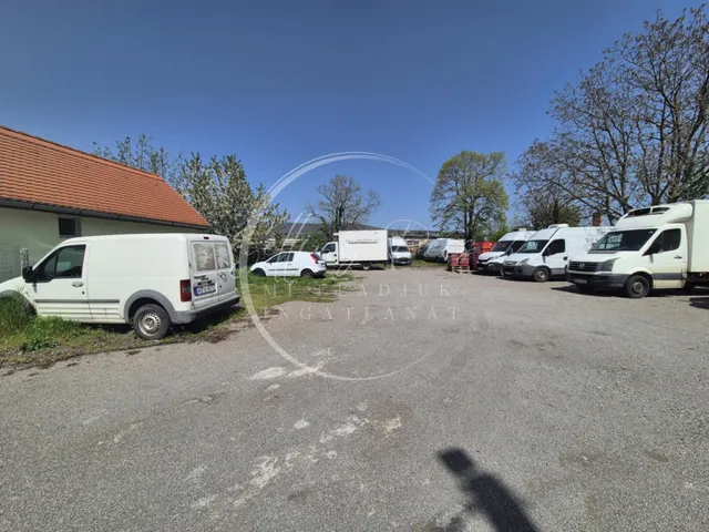 Eladó kereskedelmi és ipari ingatlan Pécs, Megyer, Megyeri út 390 nm