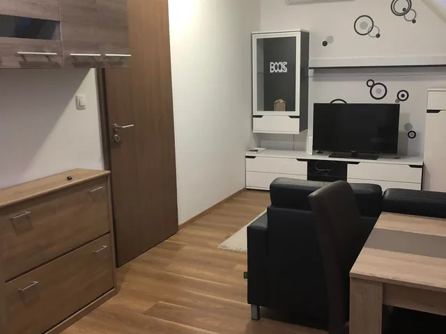Kiadó lakás Pécs, Szigeti külváros, Szigeti út 27 nm