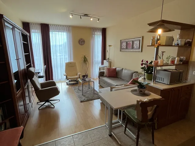 Kiadó lakás Pécs, Belváros, Barbakán tér 31 nm