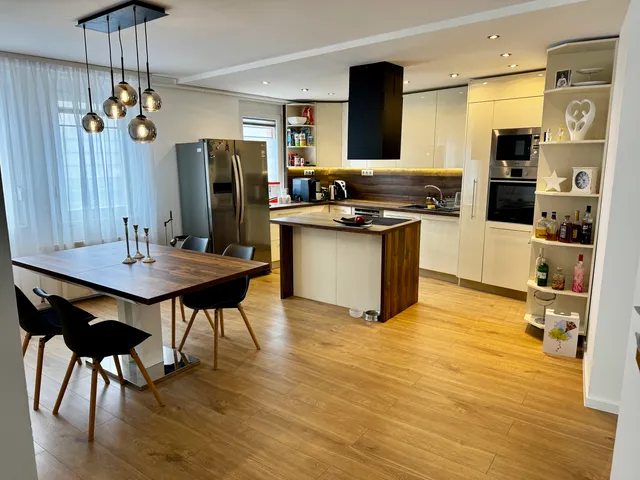 Eladó ház Pécs, Tettye 235 nm