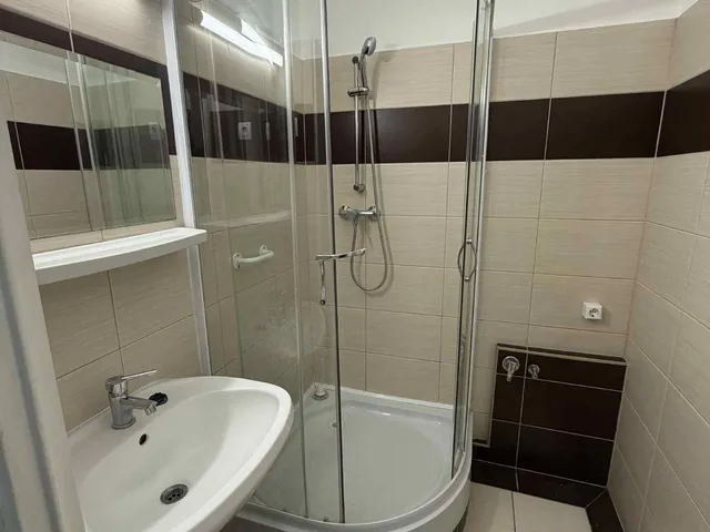 Kiadó lakás Pécs, Kertváros, Viktória utca 47 nm