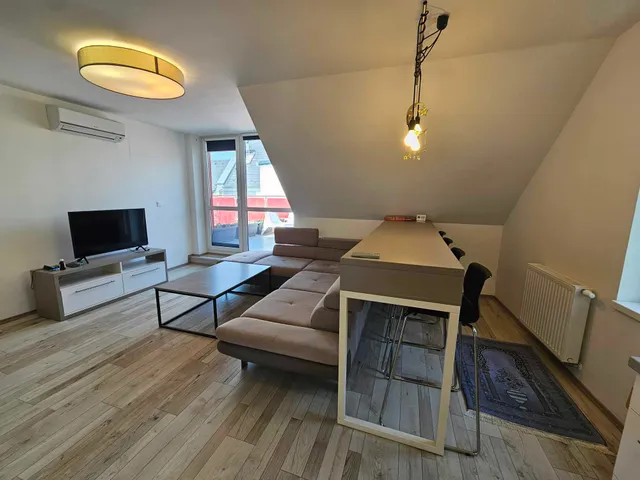 Kiadó lakás Pécs, Egyetemváros, Szigeti út 78 nm