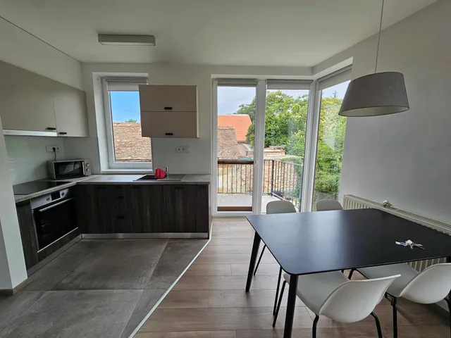 Kiadó lakás Pécs, Belváros, Felsőbalokány utca 58 nm