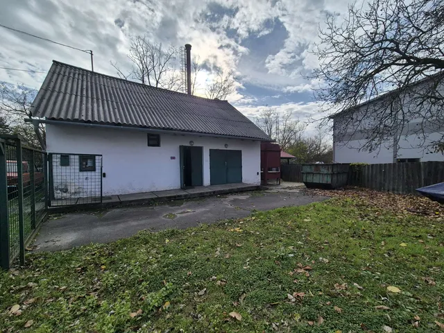 Eladó kereskedelmi és ipari ingatlan Pécs, Budai városrész 100 nm